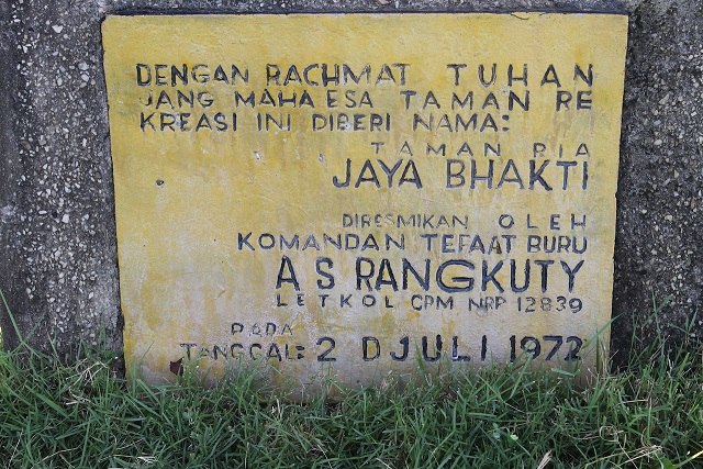 The plaque on Sanleko beach signifying the opening of the recreational park