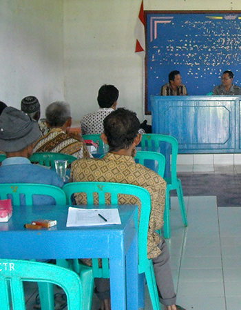 Farmers meeting to discuss forest certification, Merryn Lagaida
