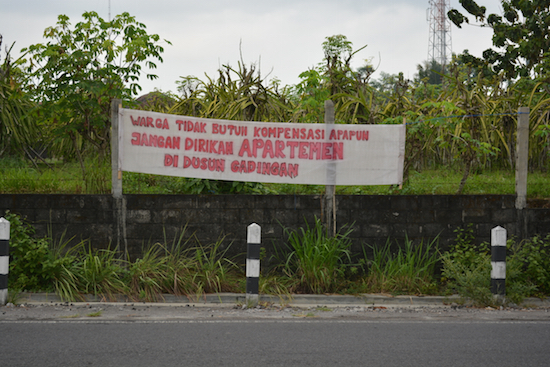 Return to the rules of the Palace” on a busy street in Yogyakarta - Cally Colbron