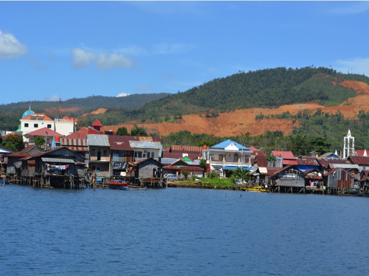 A view of simple houses by the water.