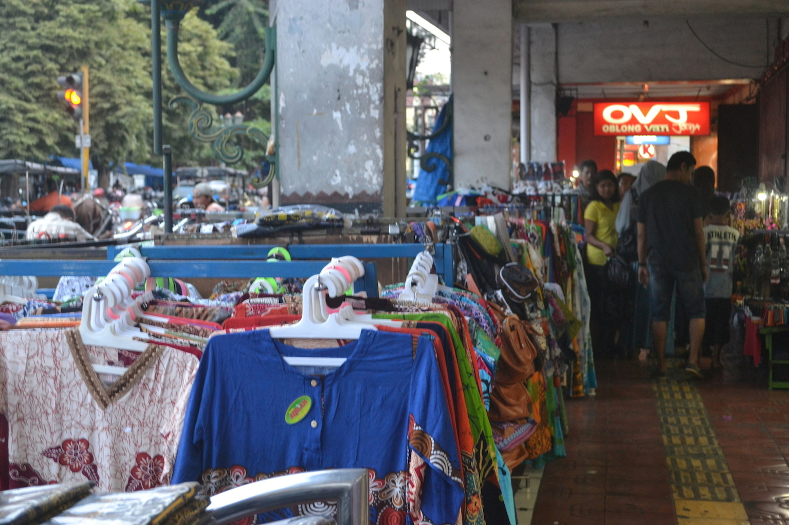 Street vendors on Jalan Malioboro - Elan Lazuardi