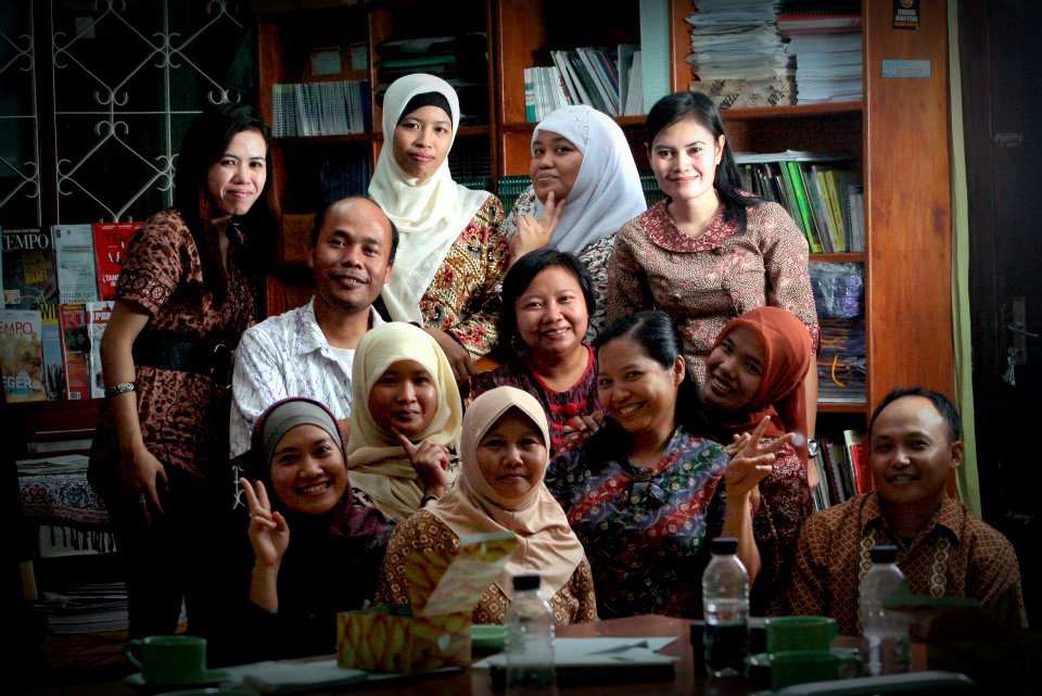 Bariyah with the Migrant Care crew in 2012 - Indah Josephine