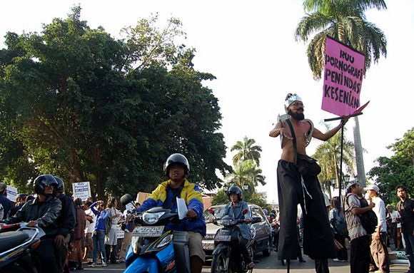 pandhuagie2-aksi_turun_ke_jalan01.jpg